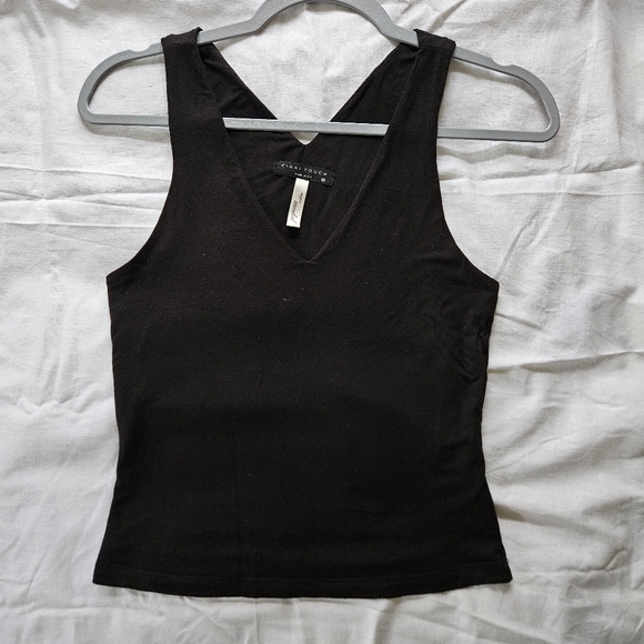 Final Touch Black seamless V-neck double-lined tank top - Picture 1 of 5